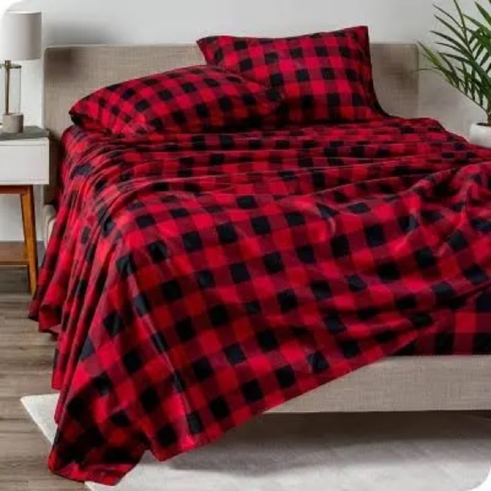NIB Style Selections queen 4 piece flannel set